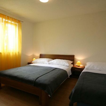 Apartments Hodzic Шіло Екстер'єр фото