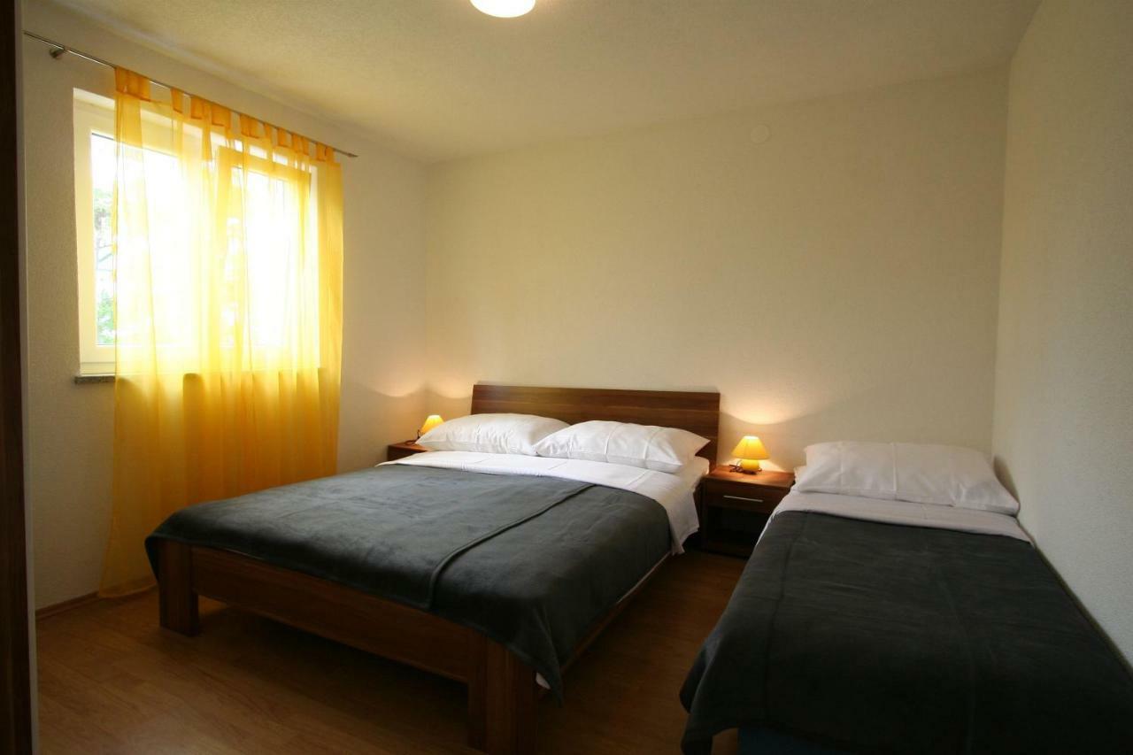 Apartments Hodzic Шіло Екстер'єр фото