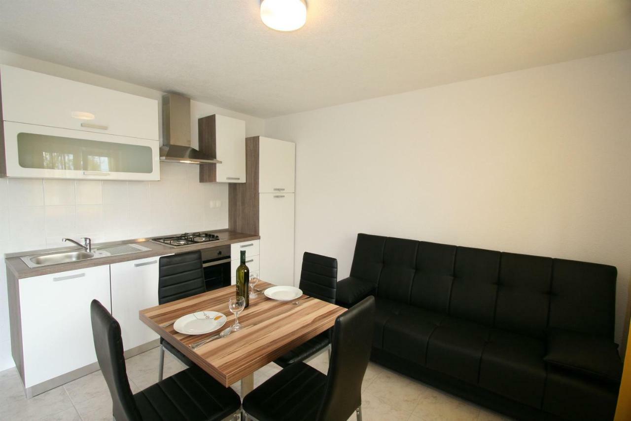 Apartments Hodzic Шіло Екстер'єр фото